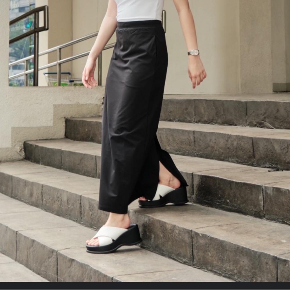 Uniqlo airism maxi skirt with pockets black